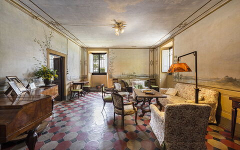 Villa Vigliano: Mueble, Propiedad, Marco, Edificio, Sofá, Madera, Planta, Mesa, Sala, Diseño De Interiores