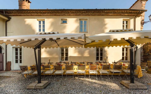 Villa Vaccoli: Cielo, Propiedad, Ventana, Planta, Edificio, Sombra, Casa, Cabaña, Barrio Residencial, Bienes Raíces