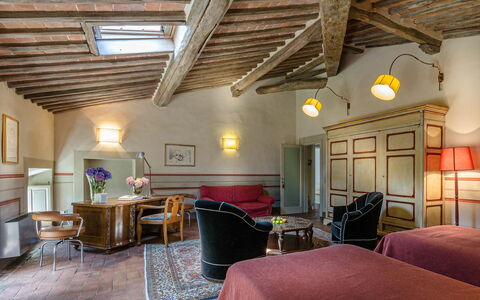 Villa Vorno: Propiedad, Mueble, Marco, Mesa, Silla, Lámpara, Encendiendo, Madera, Sala, Sofá