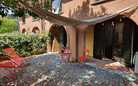 Bianca: Planta, Edificio, Sombra, Árbol, Cabaña, Silla, Barrio Residencial, Barrio, Madera, Paisaje