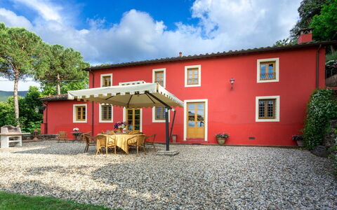 Villa Guamo: Nube, Planta, Cielo, Edificio, Propiedad, Ventana, Árbol, Casa, El Terreno Del Lote, Madera