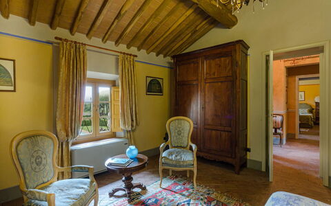 Villa Guamo: Marco, Edificio, Mueble, Propiedad, Mesa, Silla, Madera, Diseño De Interiores, Sala, Arquitectura