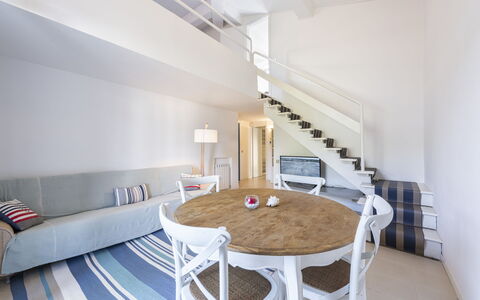 Residenza Morin: Mesa, Propiedad, Mueble, Edificio, Madera, Comodidad, Diseño De Interiores, Encendiendo, Piso, Silla