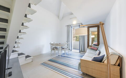 Residenza Morin: Edificio, Mueble, Marco, Comodidad, Espejo, Madera, Casa, Diseño De Interiores, Arquitectura, Piso