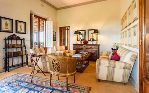 Villa Agnola: Marco, Propiedad, Madera, Diseño De Interiores, Suelo, Piso, Madera Dura, Sala, Bienes Raíces, Cajón