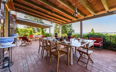 Villa Agnola: Planta, Mueble, Propiedad, Mesa, Silla, Sombra, Madera, Mueble Para Exteriores, Maceta, Ocio