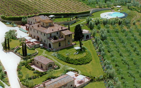 Sole Del Chianti: Edificio, Planta, Propiedad, Verde, Árbol, El Terreno Del Lote, Casa, Diseño Urbano, Paisaje, Espacio Publico