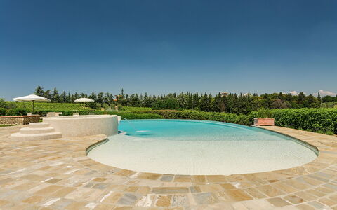 Sole Del Chianti: Cielo, Agua, Edificio, Piscina, Árbol, Casa, Planta, Ocio, Paisaje, Bienes Raíces