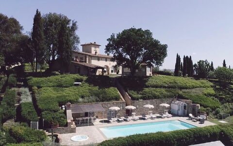 Chianti Fornace 1: Planta, Cielo, Agua, Edificio, Árbol, El Terreno Del Lote, Ventana, Hierba, Casa, Barrio Residencial