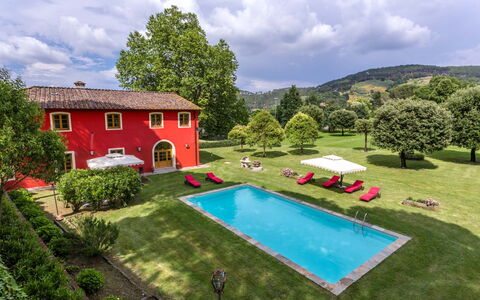 Villa Guasperini: Nube, Edificio, Planta, Cielo, Propiedad, Ventana, Árbol, Naturaleza, Casa, Agua