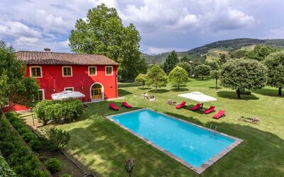 Villa Guasperini: Nube, Edificio, Planta, Cielo, Propiedad, Ventana, Árbol, Naturaleza, Casa, Agua