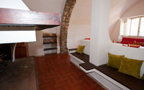 Holiday Home Giannella: Propiedad, Ventana, Madera, Edificio, Piso, Suelo, Sala, Comodidad, Madera Dura, Bienes Raíces