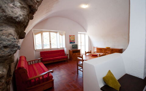 Holiday Home Giannella: Mueble, Ventana, Sofá, Mesa, Edificio, Madera, Comodidad, Encendiendo, Diseño De Interiores, Suelo