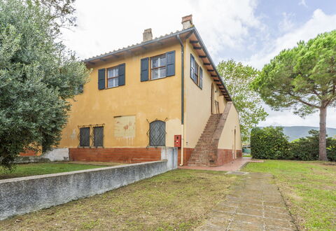 Holiday Home Giannella: Planta, Edificio, Propiedad, Cielo, Ventana, Árbol, Nube, El Terreno Del Lote, Hierba, Cabaña