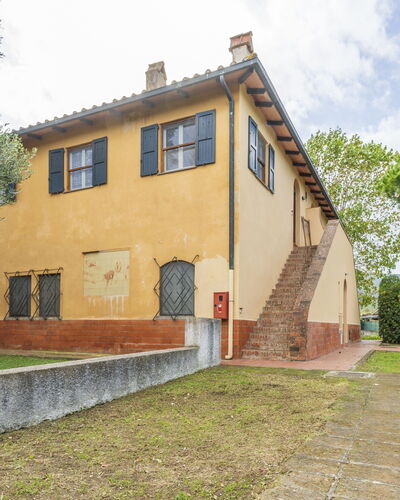 Holiday Home Giannella: Planta, Edificio, Propiedad, Cielo, Ventana, Árbol, Nube, El Terreno Del Lote, Hierba, Cabaña
