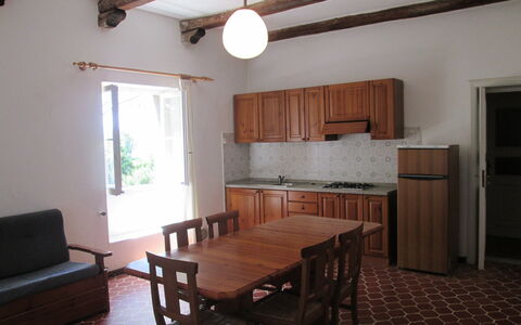 Giannella Holiday Apartment: Mueble, Mesa, Gabinetes, Sofá, Ventana, Madera, Silla, Edificio, Diseño De Interiores, Cocina Y Comedor Mesa