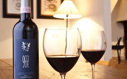 Chianti Resort: Vajilla, Drinkware, Botella, Stemware, Mueble, Vino, Barware, Copa De Vino, Botella De Vidrio