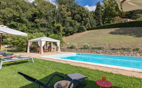 Chianti Resort: Agua, Planta, Propiedad, Nube, Cielo, Piscina, Azur, Sombra, Hierba, Mueble Para Exteriores