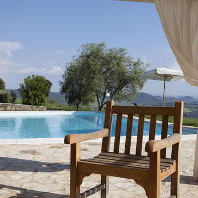 Chianti Resort: Cielo, Agua, Mueble, Propiedad, Planta, Piscina, Azur, Sombra, Mueble Para Exteriores, Mesa