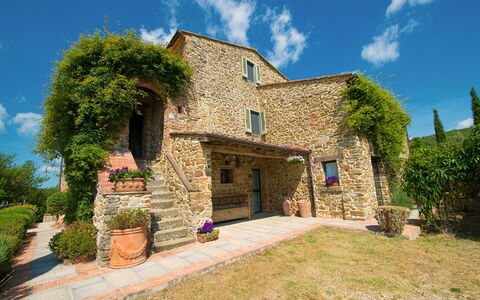 Villa Badia: Nube, Planta, Cielo, Edificio, Propiedad, Ventana, Azul, Casa, Maceta, Arquitectura