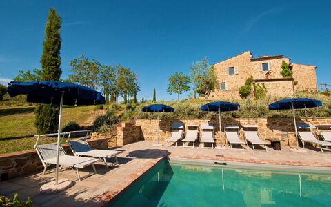 Villa Badia: Agua, Planta, Cielo, Edificio, Azur, Árbol, Sombra, Piscina, Arecales, Cuerpo De Agua