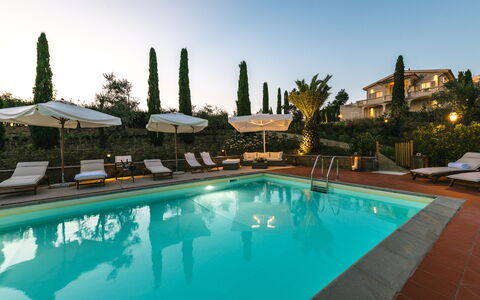 Le Due Ville: Agua, Cielo, Planta, Piscina, Edificio, Azur, Árbol, Cuerpo De Agua, Ocio, Arecales