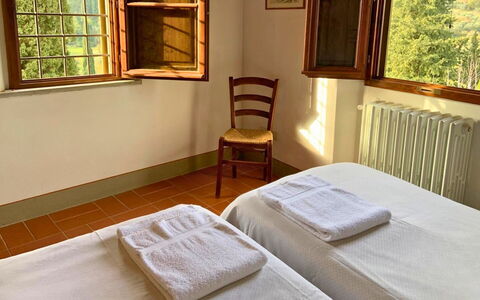 Borgo Delle Fonti: Madera, Mueble, Diseño De Interiores, Habitación, Manchas De Madera, Madera Dura, Techo, Silla, Cama