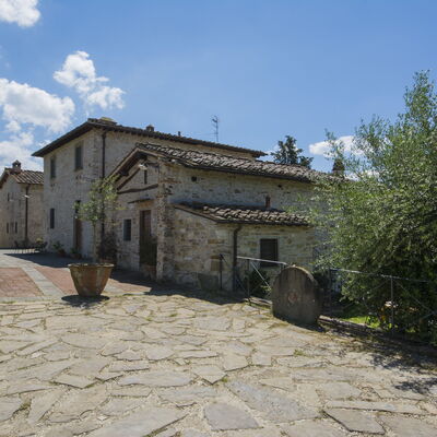 Borgo Delle Fonti: Planta, Cielo, Ventana, Edificio, Nube, Casa, El Terreno Del Lote, Superficie De La Carretera, Cabaña, Árbol