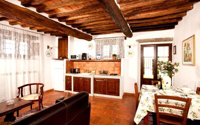 Camelia: Mueble, Mesa, Planta De Casa, Ventana, Madera, Planta, Silla, Gabinetes, Arquitectura, Sala