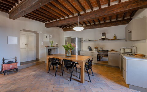 Appartamento Palei: Mueble, Propiedad, Mesa, Marco, Gabinetes, Madera, Planta De Casa, Planta, Edificio, Maceta