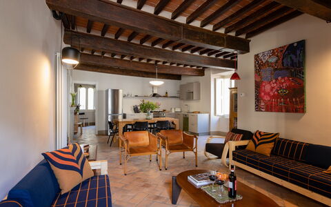 Appartamento Palei: Mesa, Mueble, Propiedad, Sofá, Madera, Silla, Arquitectura, Planta, Suelo, Diseño De Interiores