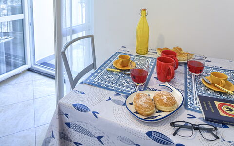 Apartments Mafalda - Levanto: Comida, Mesa, Vajilla, Vajilla, Plato, Drinkware, Taza De Café, Manteles, Textil, Taza