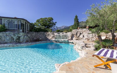 Oasi Suites: Agua, Planta, Cielo, Azur, Paisaje Natural, Piscina, Árbol, Edificio, Cuerpo De Agua, Ocio