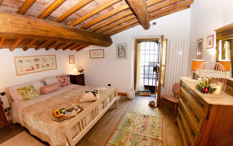 Le Piane: Propiedad, Mueble, Marco, Mesa, Edificio, Ventana, Sofá, Diseño De Interiores, Madera, Encendiendo