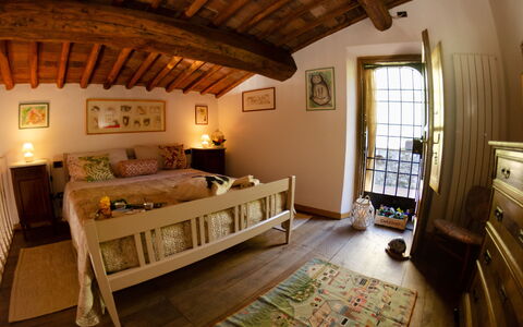 Le Piane: Mesa, Mueble, Ventana, Marco, Edificio, Madera, Encendiendo, Diseño De Interiores, Sala, Suelo