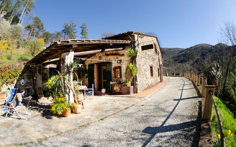 Le Piane: Planta, Cielo, Árbol, El Terreno Del Lote, Montaña, Paisaje Natural, Área Rural, Cabaña, Edificio, Paisaje