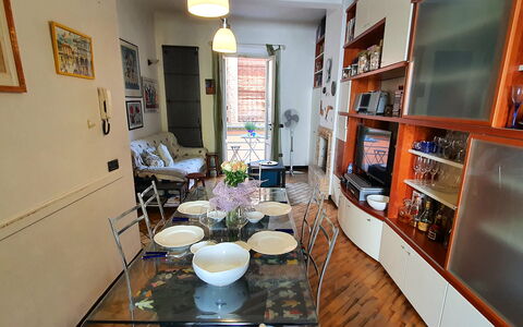 Lucida: Marco, Propiedad, Mueble, Mesa, Vajilla, Vajilla, Estante, Diseño De Interiores, Taza, Utensilios Para Servir