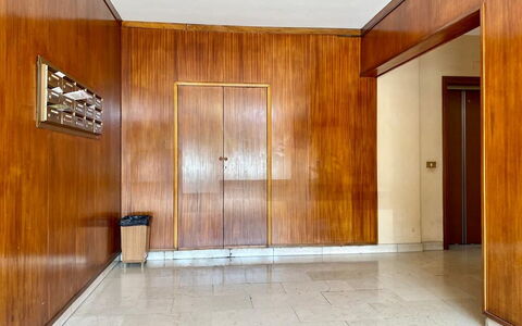 Novoli Suite Apartment: Propiedad, Madera, Encendiendo, Salón, Puerta, Diseño De Interiores, Piso, Suelo, Manchas De Madera