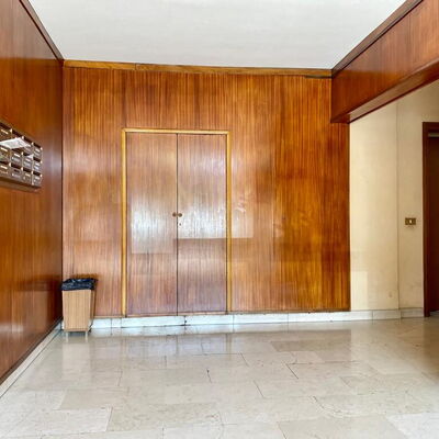 Novoli Suite Apartment: Propiedad, Madera, Encendiendo, Salón, Puerta, Diseño De Interiores, Piso, Suelo, Manchas De Madera