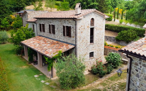 Villa Sant'anna: Planta, Edificio, Propiedad, Ventana, Árbol, Casa, El Terreno Del Lote, Madera, Cabaña, Barrio