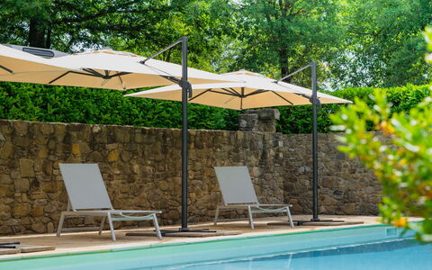 Villa Sant'anna: Agua, Planta, Mueble, Propiedad, Paraguas, Piscina, Sombra, Árbol, Mueble Para Exteriores, Silla