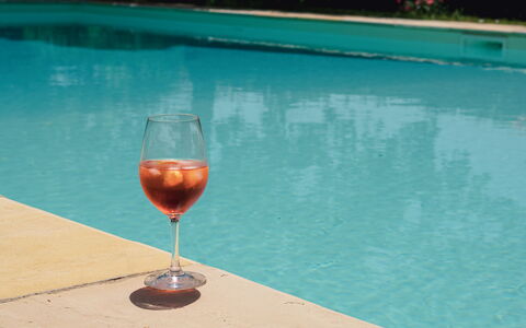 Villa Sant'anna: Agua, Vajilla, Drinkware, Stemware, Vino, Azul, Barware