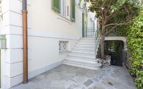 La Villetta: Propiedad, Edificio, Planta, Ventana, Superficie De La Carretera, Escalera, Asfalto, Casa, Acera, Diseño Urbano