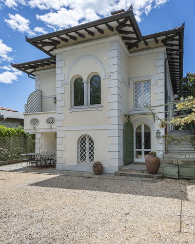 La Villetta: Nube, Cielo, Edificio, Planta, Ventana, Azur, Puerta, Barrio, Barrio Residencial, Casa