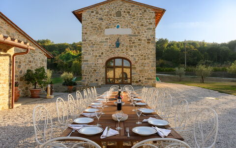 Villa Campestri: Cielo, Planta, Propiedad, Mesa, Edificio, Silla, Arquitectura, Árbol, Casa, Paisaje