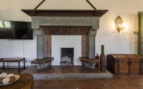 Villa San Gennaro: Mueble, Madera, Mesa, Encendiendo, Edificio, Casa, Gabinetes, Sala, Suelo, Pared