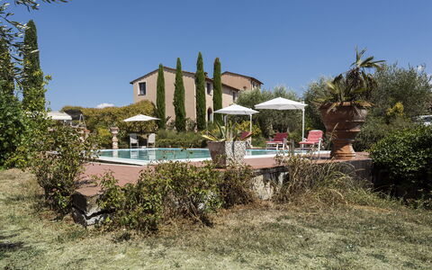 Villa Cevoli: Planta, Cielo, Planta De La Comunidad, Edificio, El Terreno Del Lote, Casa, Tienda, Árbol, Barrio Residencial, Paisaje