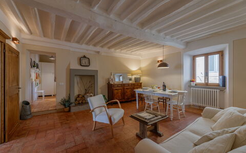 Appartamento Mancini: Marco, Mueble, Sofá, Mesa, Edificio, Ventana, Planta De Casa, Madera, Silla, Diseño De Interiores