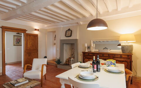 Appartamento Mancini: Mesa, Mueble, Propiedad, Edificio, Madera, Marco, Silla, Encendiendo, Gabinetes, Diseño De Interiores