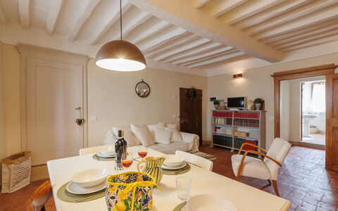 Appartamento Mancini: Mesa, Mueble, Propiedad, Vajilla, Edificio, Marco, Silla, Madera, Diseño De Interiores, Encendiendo